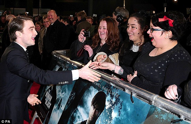 _jGEhNt剉fuE[}ECEubN S̊فvDaniel Radcliffe's The Woman in Black
